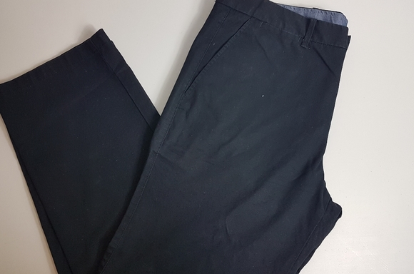 Gap Men's Khaki Straight fit pants(36x30) - Picture 4 of 4